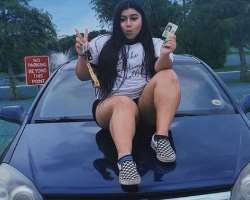 Albarran holds a legal license to drive a car.